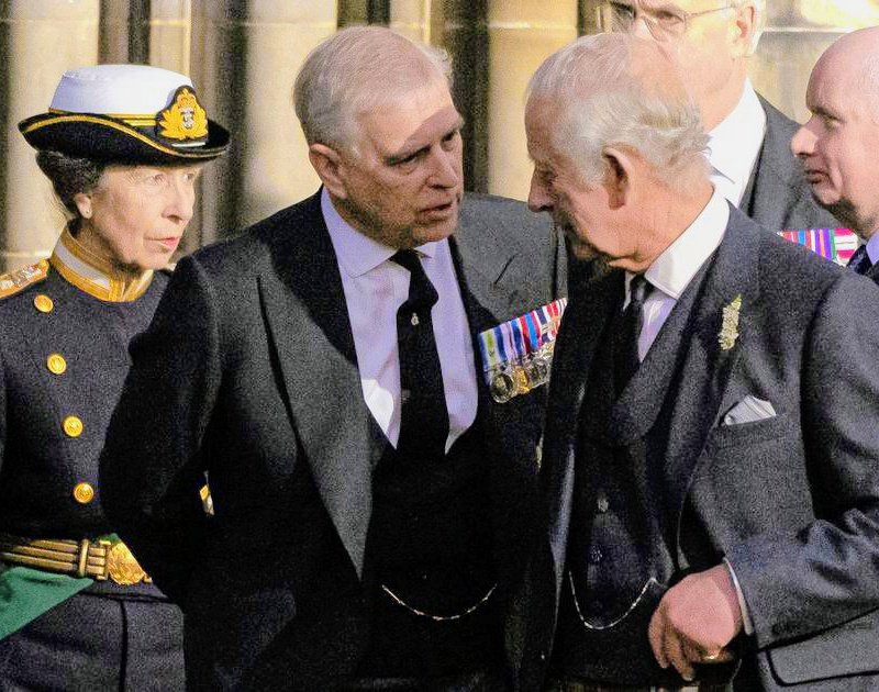 NoKingCharlie's tweet image. News From #NotMyKing Towers.

Recent unpleasantness has seen a distinct silence from our devoted followers excitedly telling us things will never change and suggesting we leave the country and perform certain acts which are not legal in half the Empire.

Keep up the good work