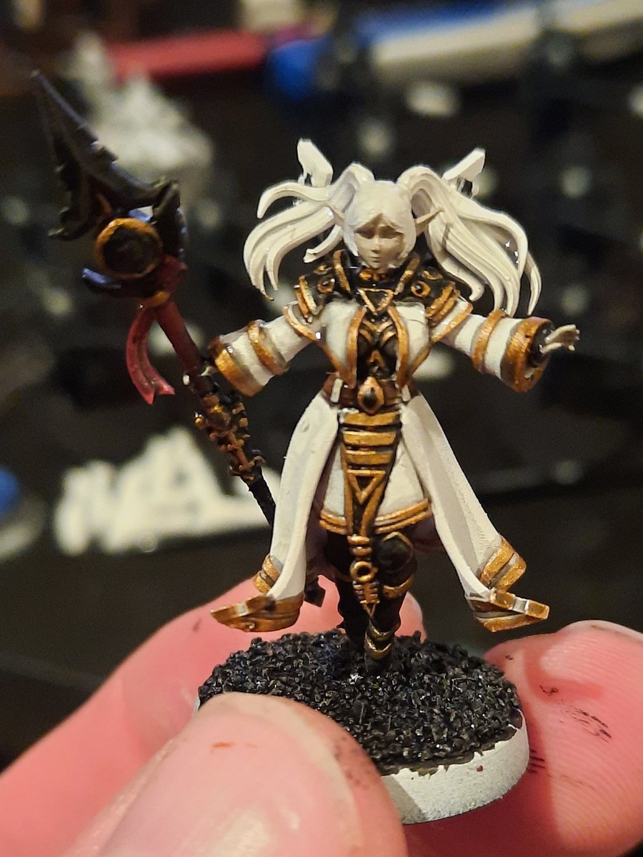 ChaosWulff's tweet photo. I'm taking a little break from painting Wraithguard to try and work out the colours for Spiritseer Frieren, I was a little worried after the basecoat, but it already looks way better with just a little shading.
#Ulthwe #Aeldari #Frieren #WarhammerCommunity #Warhammer40K https://t.co/edR8oeECio