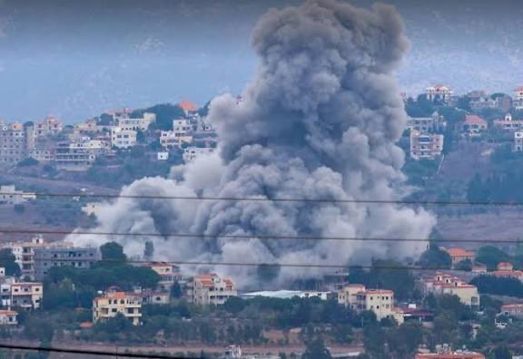 إذا لم يبادر #حزب_الله إلى إعادة إعمار الجنوب رغم التهديد الإسرائيلي ووجوده في الأراضي اللبنانية، فذلك إهانة لكل جنوبي دفع أثمانًا باهظة لصالح هذا الحزب.
هل ستسعى #إيران إلى ترميم البيوت، أم ستبرّر مرة جديدة أن الحزب ورقة تفاوض مع #قوى_إقليمية؟
#الجنوب ينتظر #الإعمار