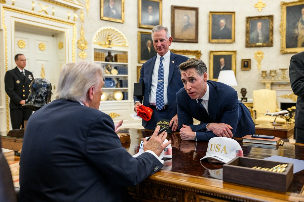 Josh Hawley tweet media