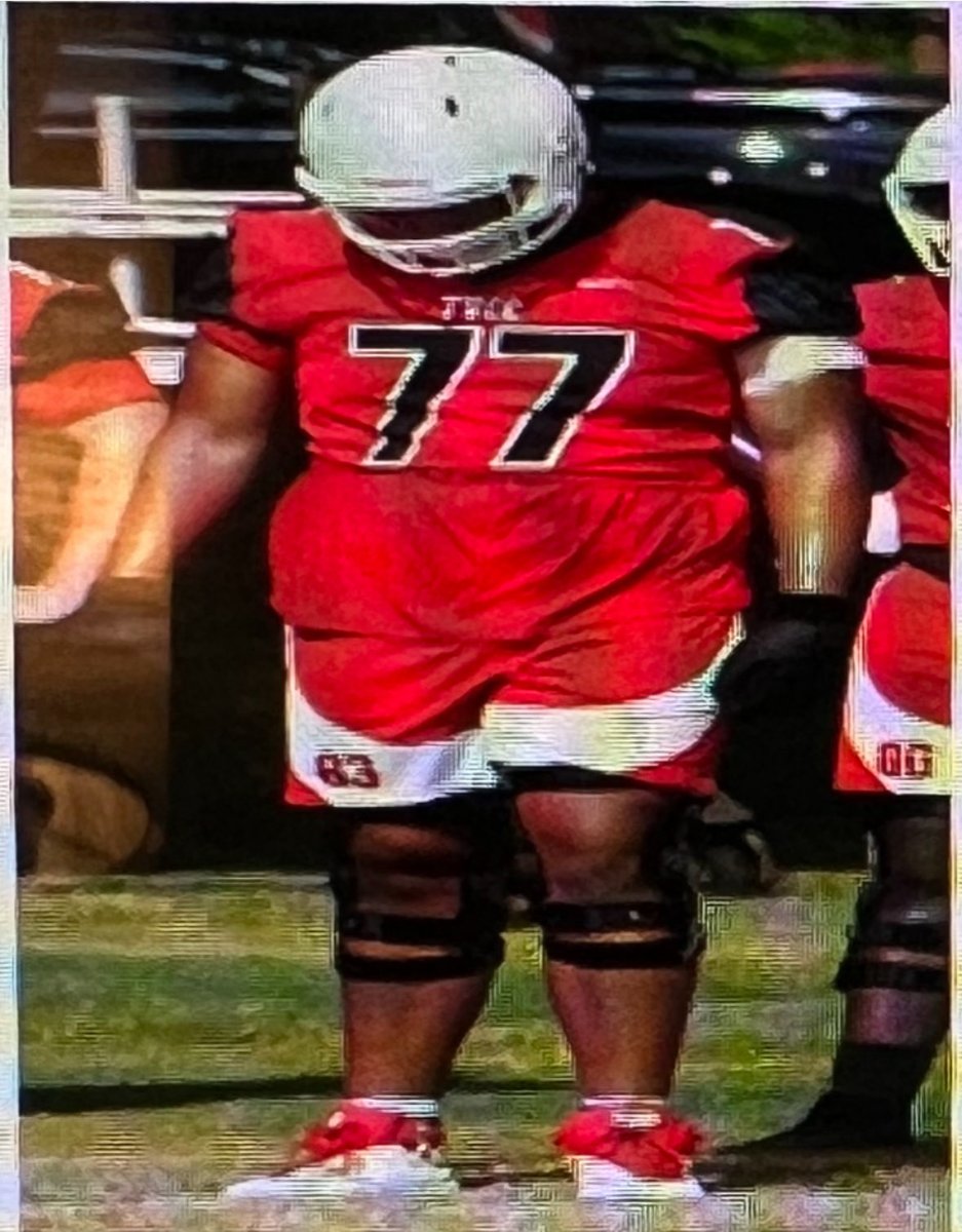 Recruitment is open 🙌6,6 Lt 310lbs freak athleticism 30inch vert 42inch box jump looking to be developed only 1 year of oline experience #d1bounceback #JUCOPRODUCT