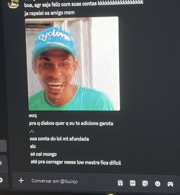 O fdp me hackeou e ainda mandou uma dessas. Tava lá jogando na minha conta igual crackudo desde que me hackeou. KSKSKSKSKSKSKSKSK