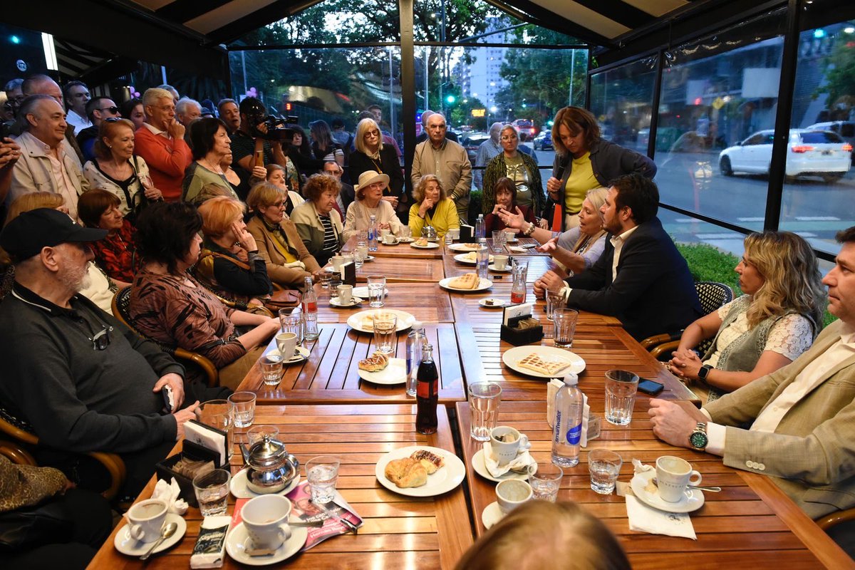 Queremos estar en el Congreso para defender y preservar las banderas que siempre defendimos: la educación pública, los jubilados y la clase media. Este domingo, tenemos la oportunidad de votar diputados que tengan las manos limpias, que puedan pelear contra la corrupción.