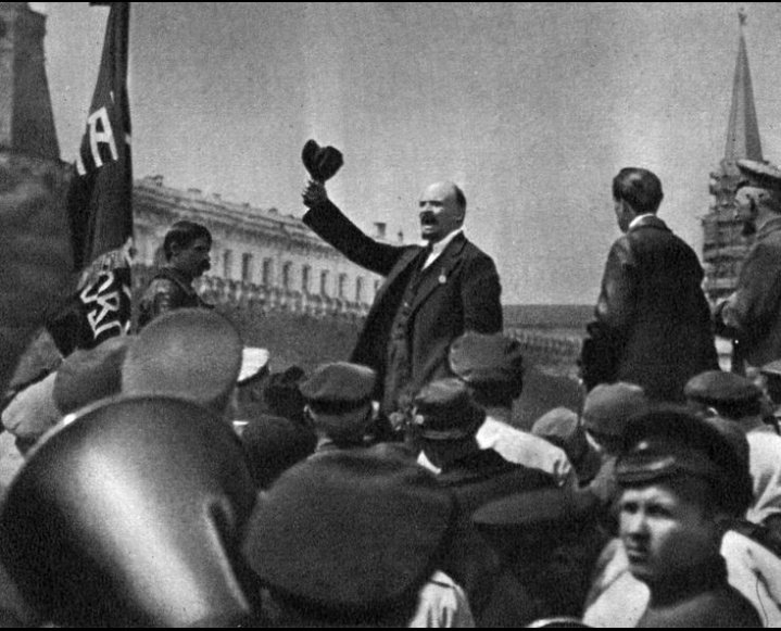 mileroja15's tweet photo. «La Lucha espontánea del Proletariado no se convertirá en su verdadera "lucha de clase" mientras no esté dirigida por una fuerte organización de revolucionarios»
Lenin -¿Que hacer?, 1902. https://t.co/yxt9ZUIdJe