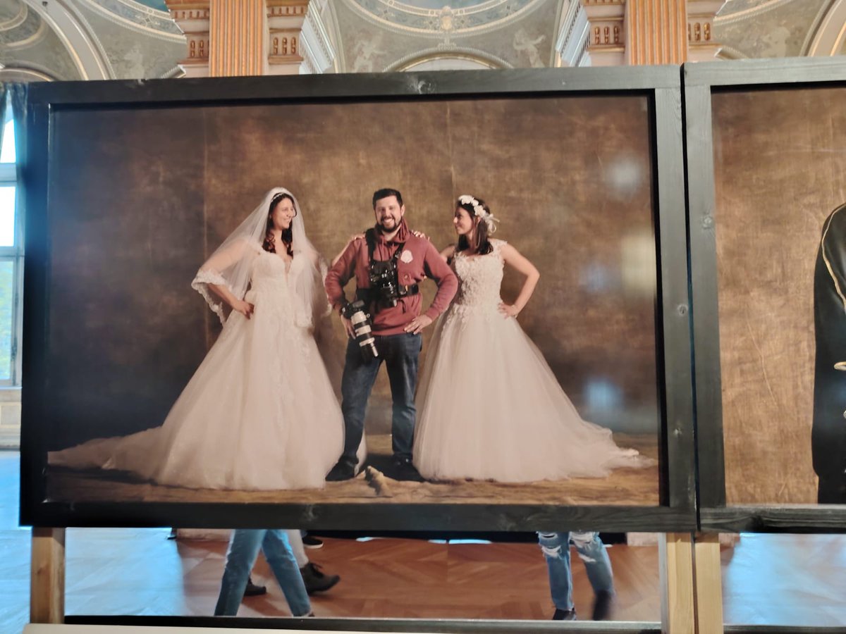 Expo gratuite à la mairie de Paris jusqu’au 2/11. Équipe de Yann-Arthus Bertrand et Hervé Le Bras sur le thème des familles. Magnifique et livre de l’expo à 50 €. 
paris.fr/evenements/fra…
<a href="/Yann_A_B/">Yann Arthus-Bertrand</a>