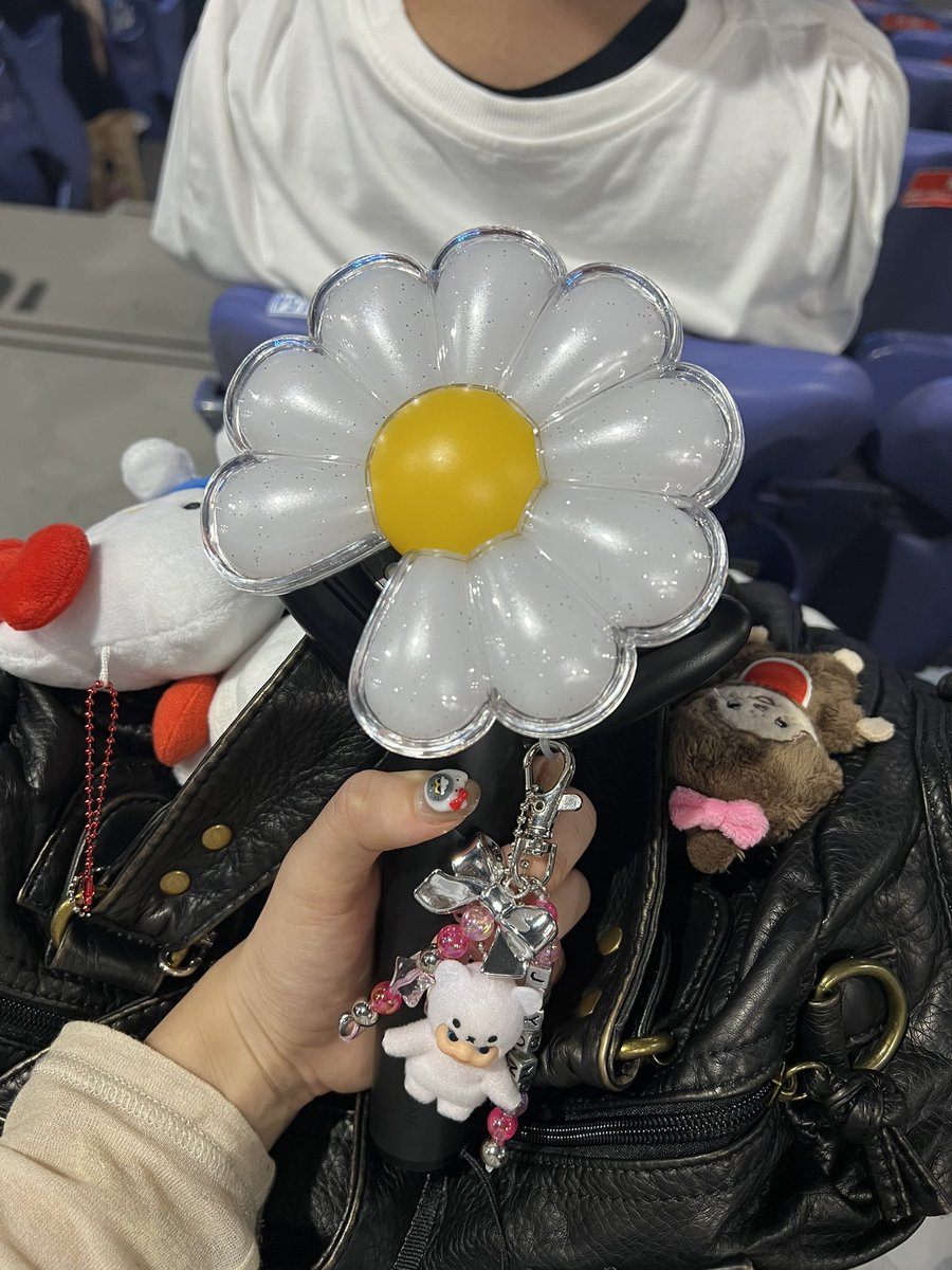 会って話したり写真撮ってくれた子、ソンムルくれた子ありがとうございました🥲💖((来年倍にして返すのでよろしくお願いします、

じよさん2日間お疲れ様⟡.· おおきに( ありがとうございます )