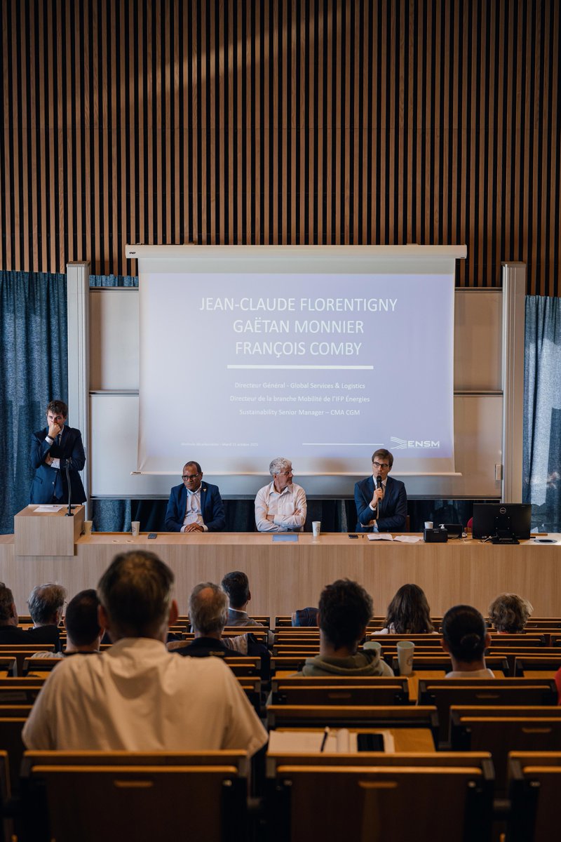 CmaCgm_France's tweet photo. À la rencontre de ceux qui feront le maritime de demain ! 🚢
Ce matin à l’@ENSM au Havre, François Comby, Senior Manager RSE CMA CGM, est intervenu sur la décarbonation du transport maritime avec la @TransatCafeLOR 2025.
@Ecologie_Gouv
📸 @jlouisCarli /alea
#CMACGM #ENSM https://t.co/LgicIVGx41