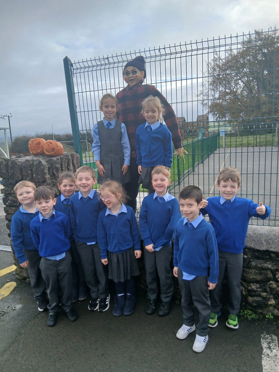 What a fabulous scarecrow creation from one of our  talented junior room ladies <a href="/NsKillea/">Killea NS</a> <a href="/templemoretown/">Templemore</a>