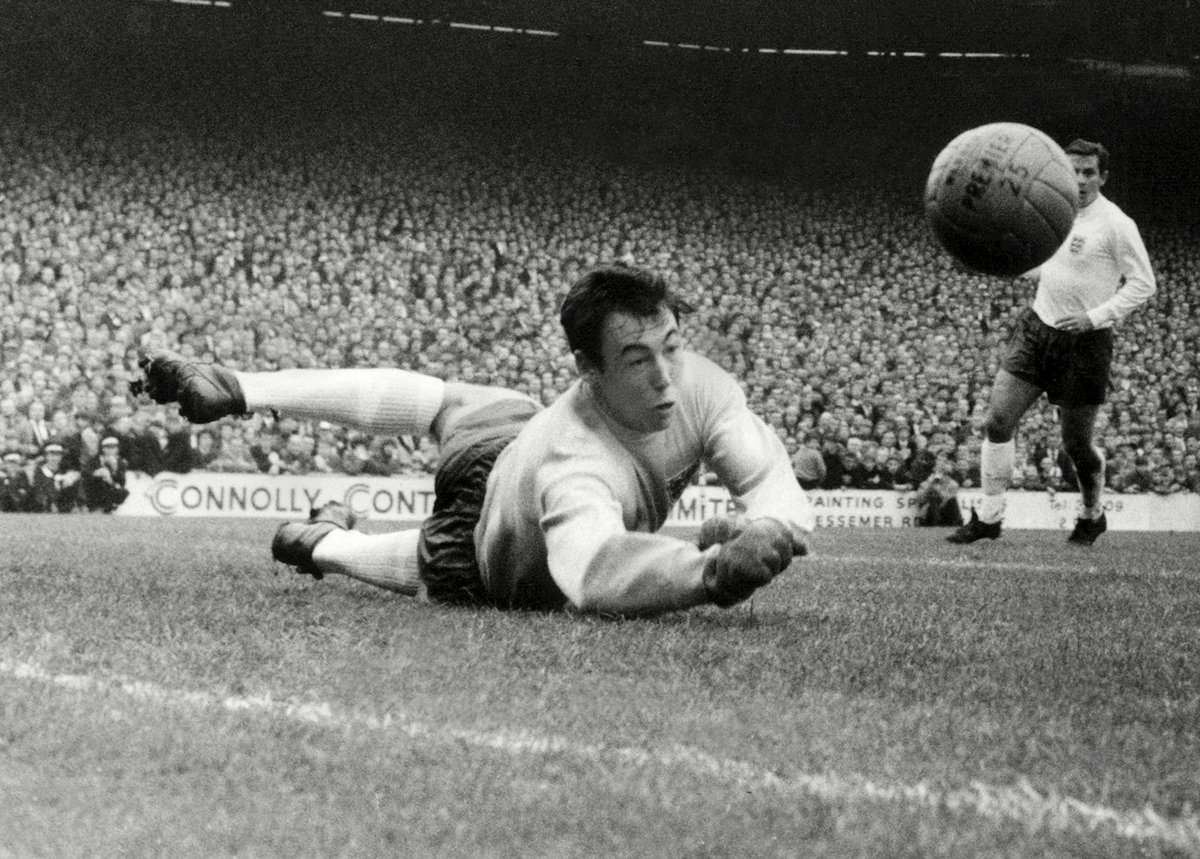 goalkeepersdiff's tweet image. &quot;I have had a few bitter blows but I will never get football out of my blood. I would never get disillusioned to the extent where I would turn away from the game&quot; - Gordon Banks after his appointment as goalkeeping coach at his former club, Stoke City.