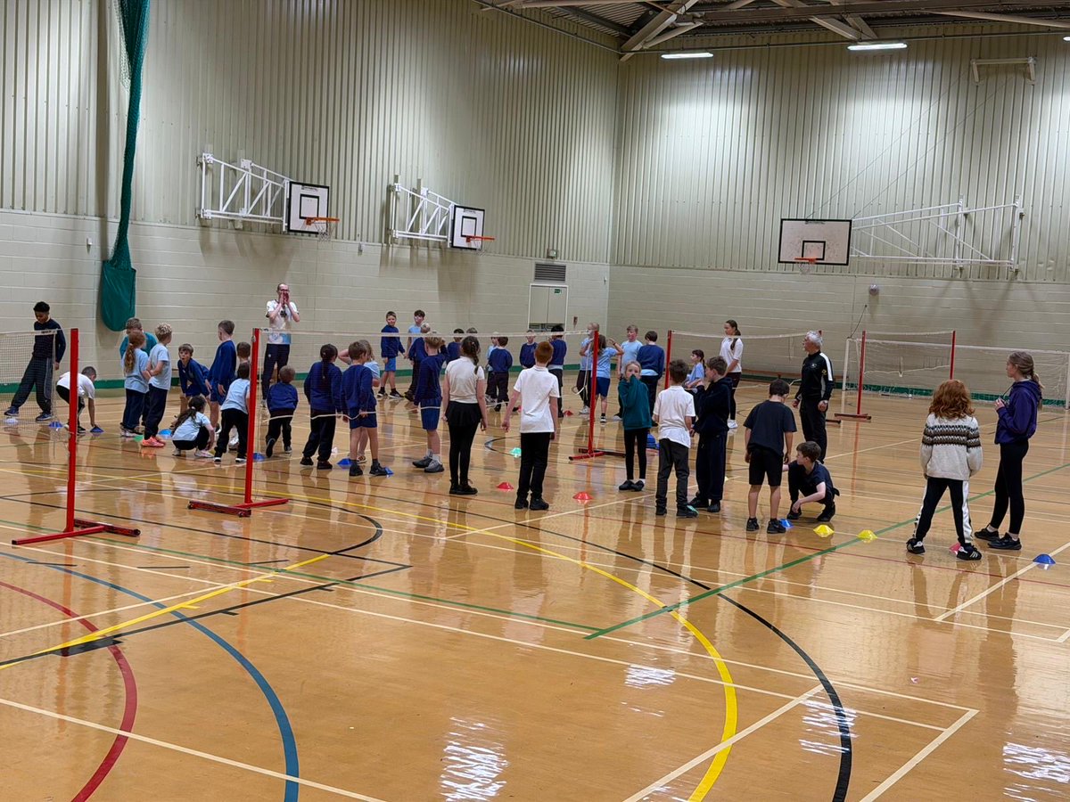 johnspencepe's tweet image. Another great turn out for the @NET360CIC Primary Badminton Session. These run every Tues during term time … 3.45-4.45 Interested? Want to join in the fun? See the poster for more information. Huge thank you to the coaches and teachers for supporting it!