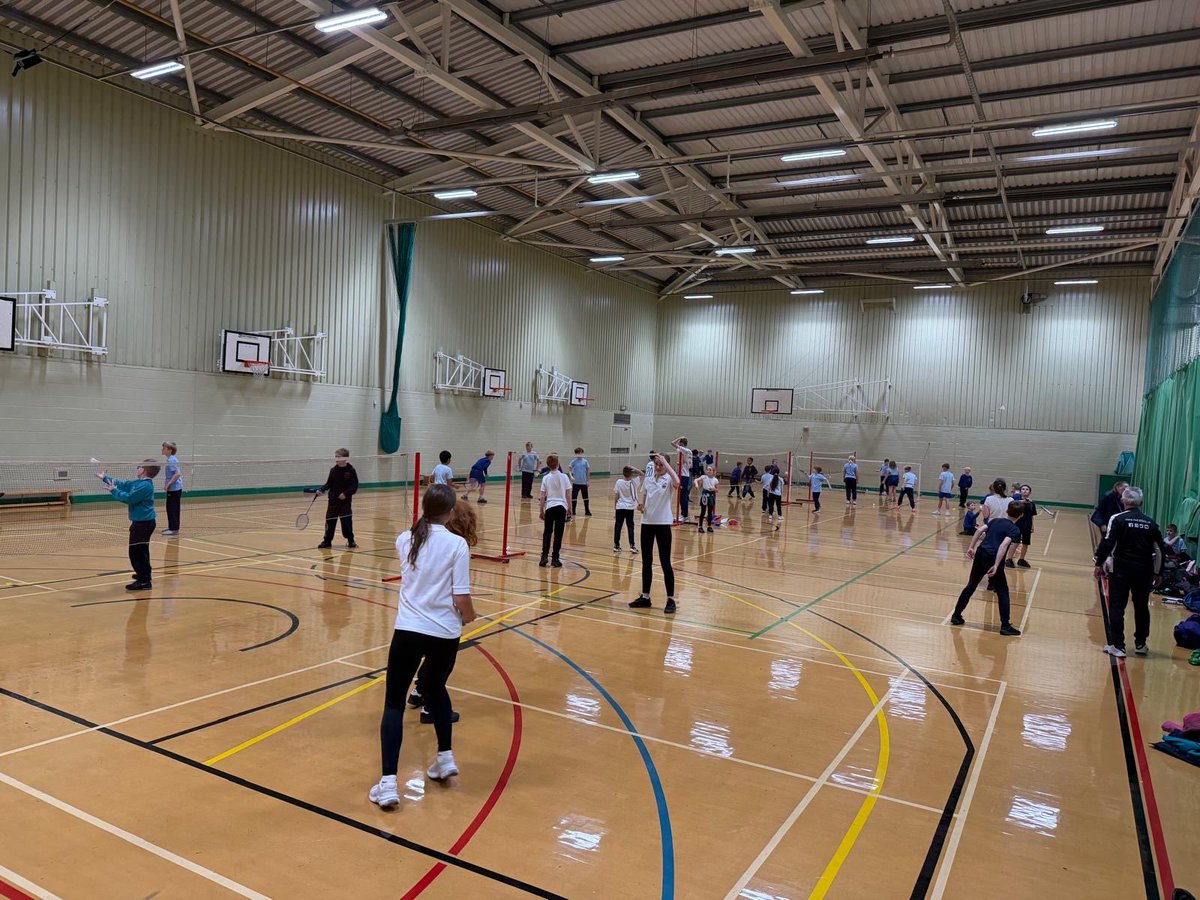 johnspencepe's tweet image. Another great turn out for the @NET360CIC Primary Badminton Session. These run every Tues during term time … 3.45-4.45 Interested? Want to join in the fun? See the poster for more information. Huge thank you to the coaches and teachers for supporting it!