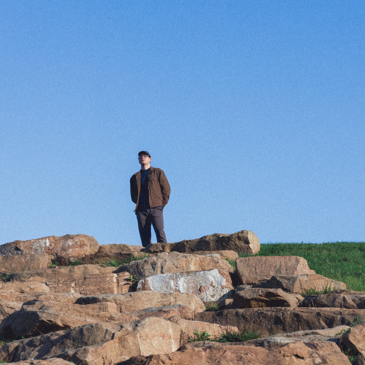 codypiper's tweet photo. Impromptu fall photoshoot 🍂

My album comes out on Friday :) Digital pre-order available now on Bandcamp

📸: @Sean262 https://t.co/IglHYpz9ie