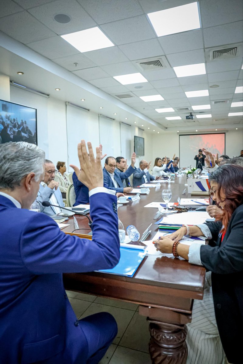 LMDECAMPS's tweet image. Hoy continuamos los trabajos del Consejo Nacional de Educación, un espacio donde escuchamos, debatimos y avanzamos juntos para seguir fortaleciendo la educación dominicana con una visión de calidad, inclusión y resultados. 🇩🇴