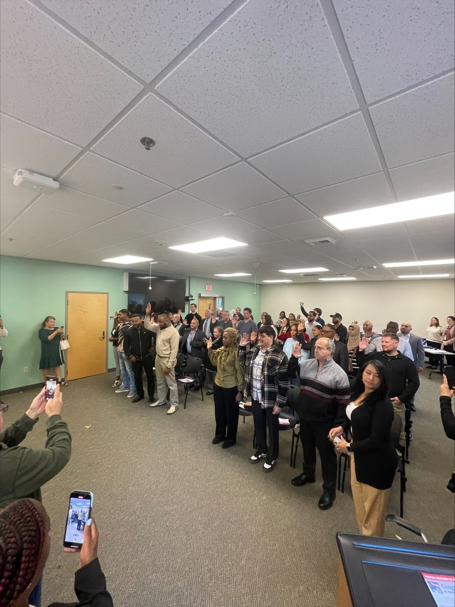 RI_BOE's tweet photo. RI Board of Elections, in partnership with @RISecState and local boards of canvassers, is providing voter registration and voting information services to newly naturalized U.S. citizens following weekly naturalization ceremonies held at the @USCIS Johnston office. https://t.co/CqSaax3g7g