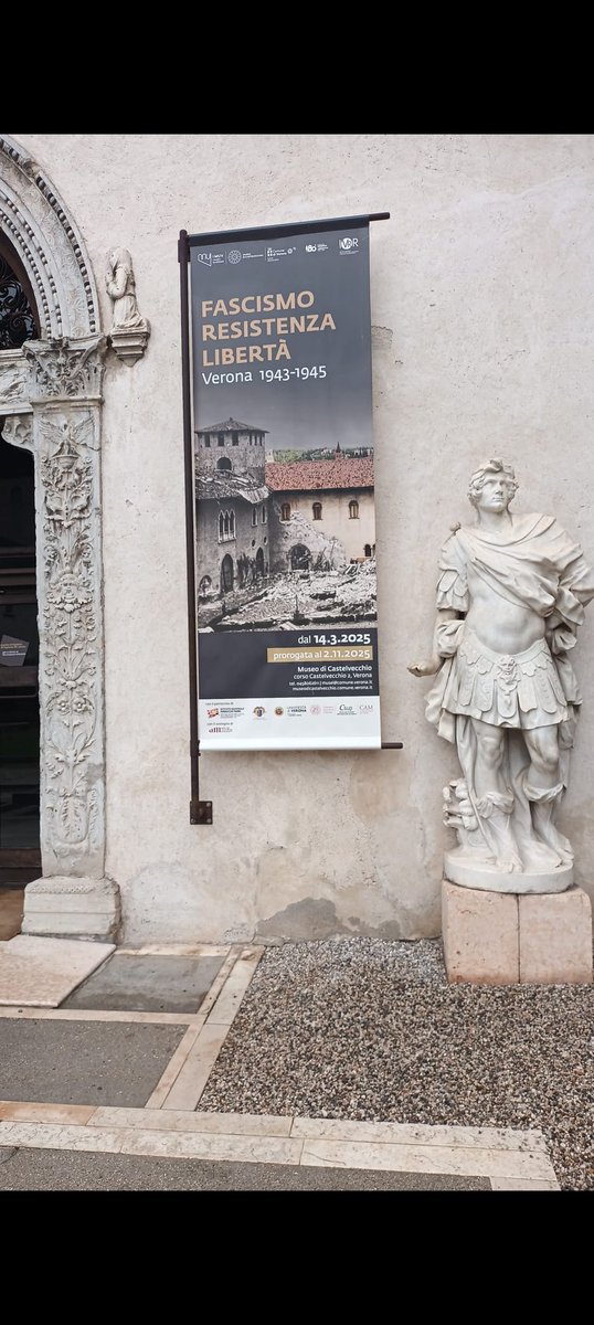 Au Castelvecchio se tient en ce moment une expo très intéressante sur le Fascisme et la Résistance à Vérone (située près de Salò où Mussolini instaura la "République" fantoche du même nom, en 43)
Un groupe de lycéens italiens était là avec leurs profs. 
Merci à ces enseignants !
