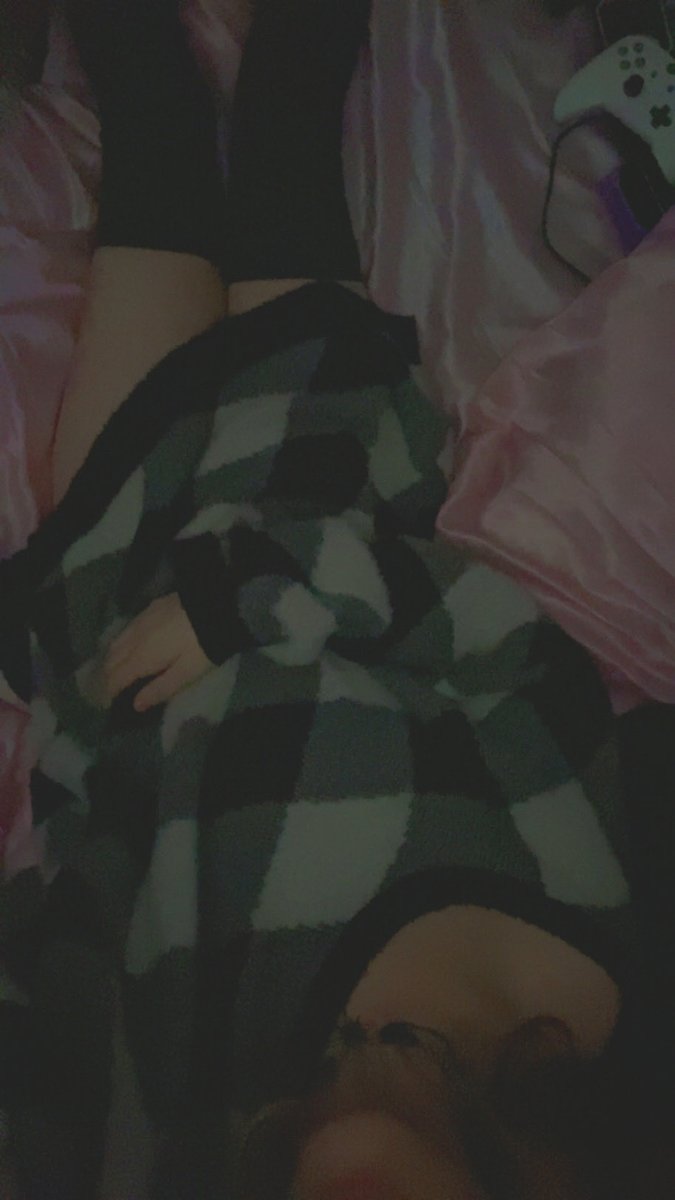 massoncut's tweet photo. Felt comfy and was chilling https://t.co/Gl5Fr17yGY