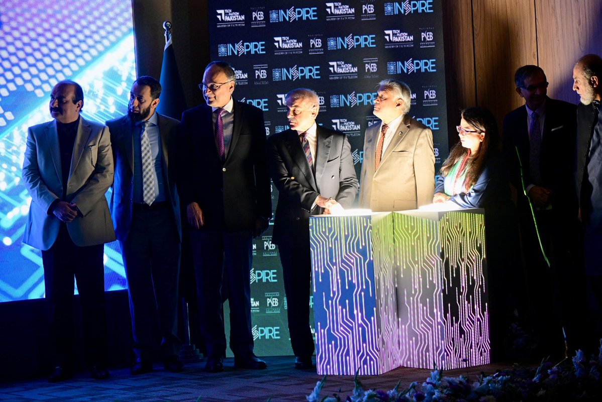 developingpak's tweet image. #Pakistan kicks off its bold National #Semiconductor Program with a Rs. 4.5Billion boost!
PM Shehbaz Sharif hails it as a game-changer for the nation's tech future, promising more investment to spark innovation and cement Pakistan as a regional tech powerhouse