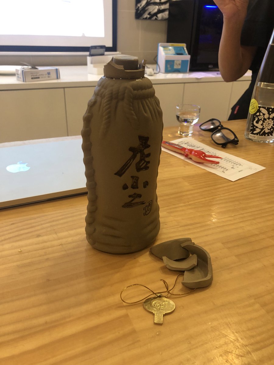 ホテルのバーで異業種るつぼミーティング笑。
まぁやること明日に笑。勉強になるわあ、気持ちe時間、