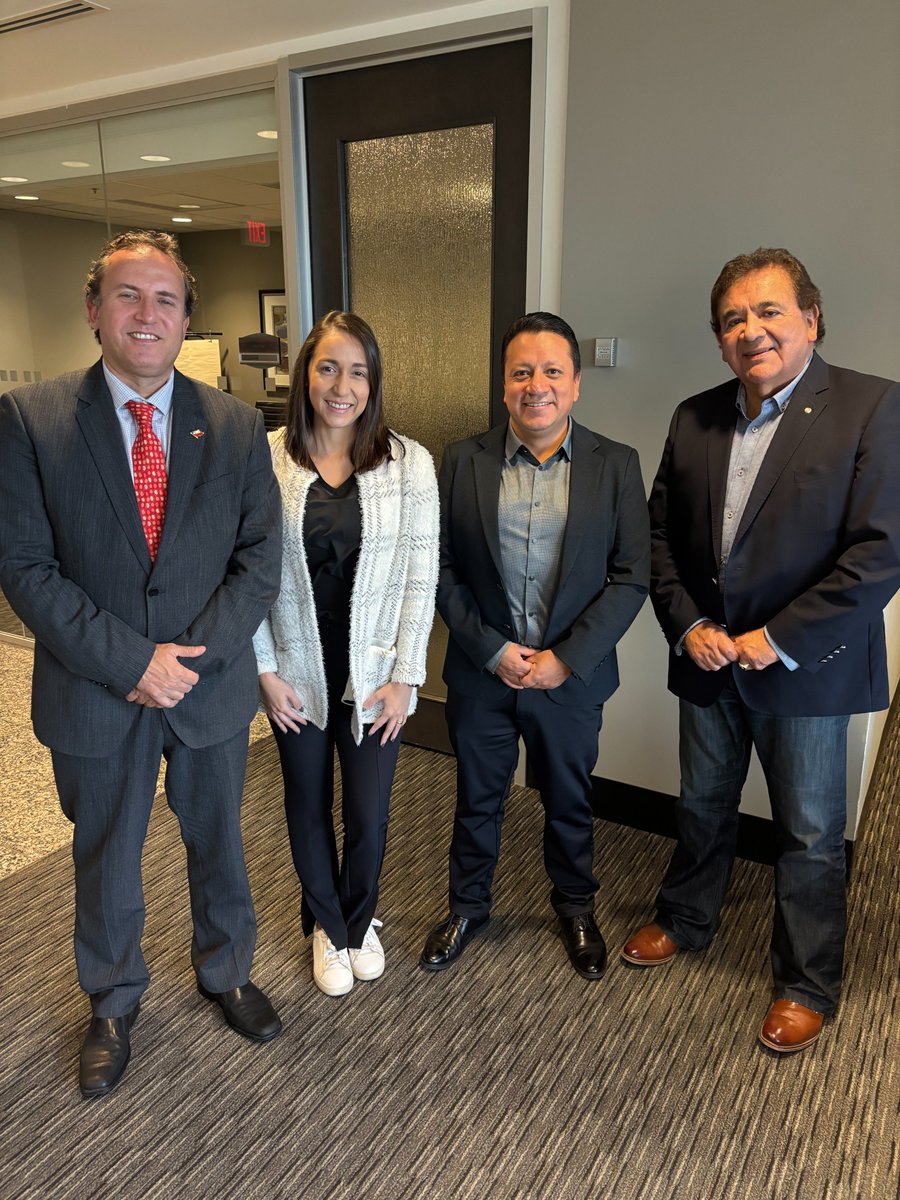 ⚡️ Consul General Allan Najum accompanied by Honorary Consul Diego Soto met CEO Darwin Pacheco and PMO Director Cecilia Hamana <a href="/efficot_/">Efficot -Efficiency of tomorrow</a>  technology company based in #Calgary #Canada specialized in #AdvancedSoftware #EnergyEfficiency &amp; operations in #Ecuador and #Chile 

🇨🇱🤝🇨🇦