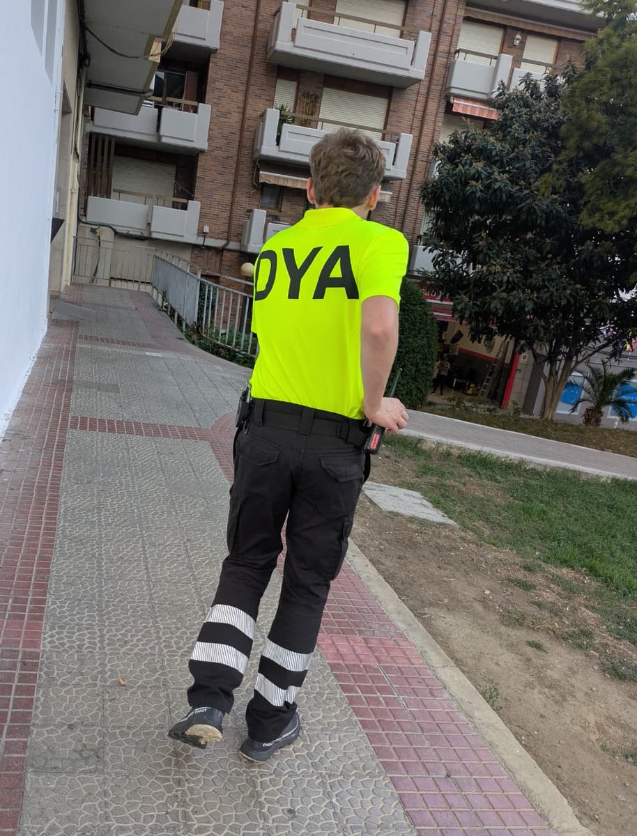 13:30 Persona caída en domicilio de #Castrourdiales Acude servicio ASU #DYA que tras comprobar no lesiones, incorpora y deja a cargo de familiar.