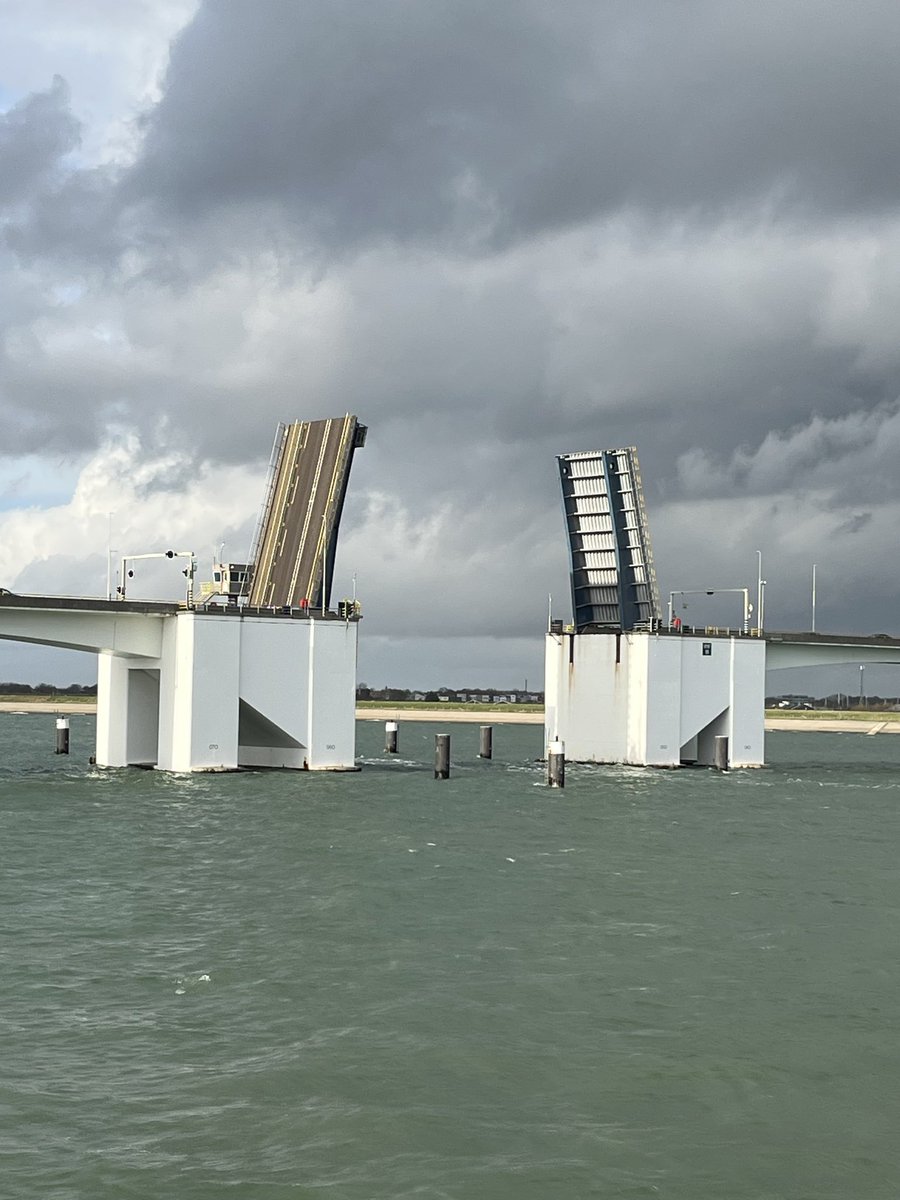 BAM Infra Nederland en Spie Nederland gaan met <a href="/provzeeland/">Provincie Zeeland</a> aan de slag met de voorbereidingen van de renovatie van de #Zeelandbrug in het najaar van 2026. De werkzaamheden zijn noodzakelijk om de levensduur te verlengen. Ik kijk uit naar een succesvolle samenwerking!