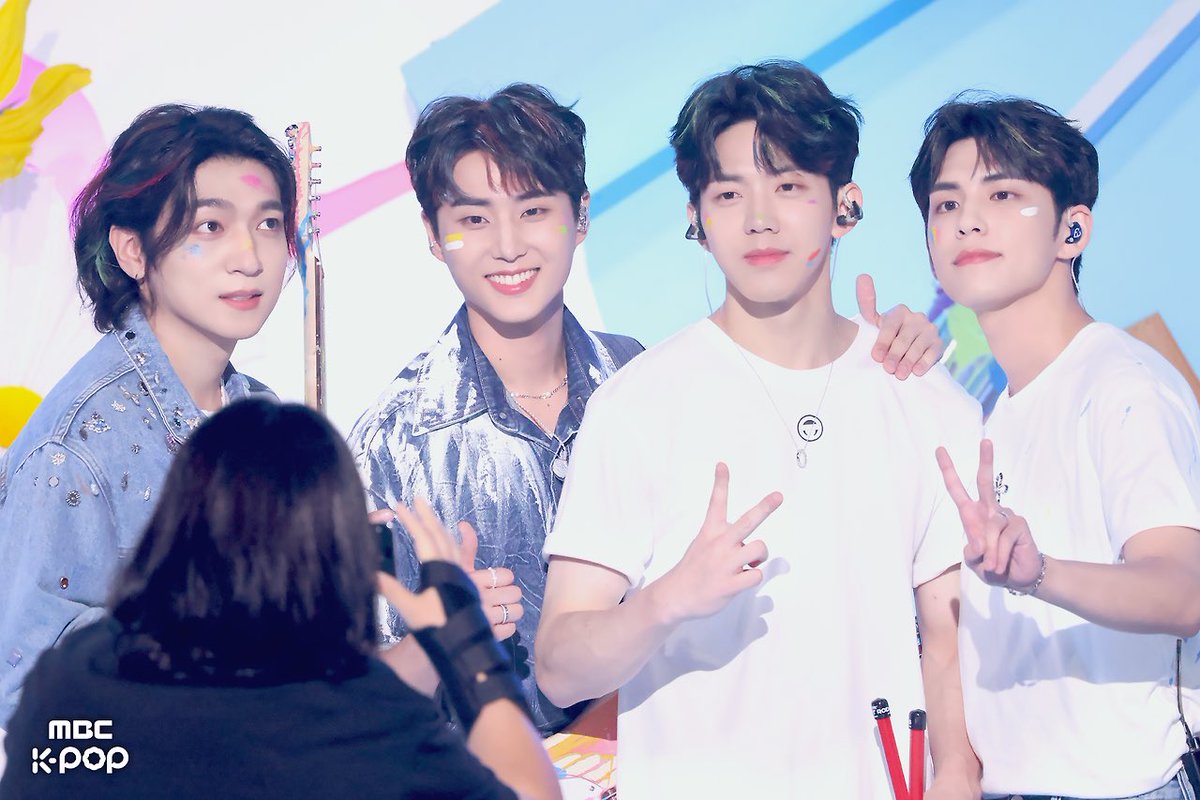 I vote for #DAY6 at #2025MAMAVOTE

1 REPOST = 1 VOTE
1 REPLY = 1 VOTE