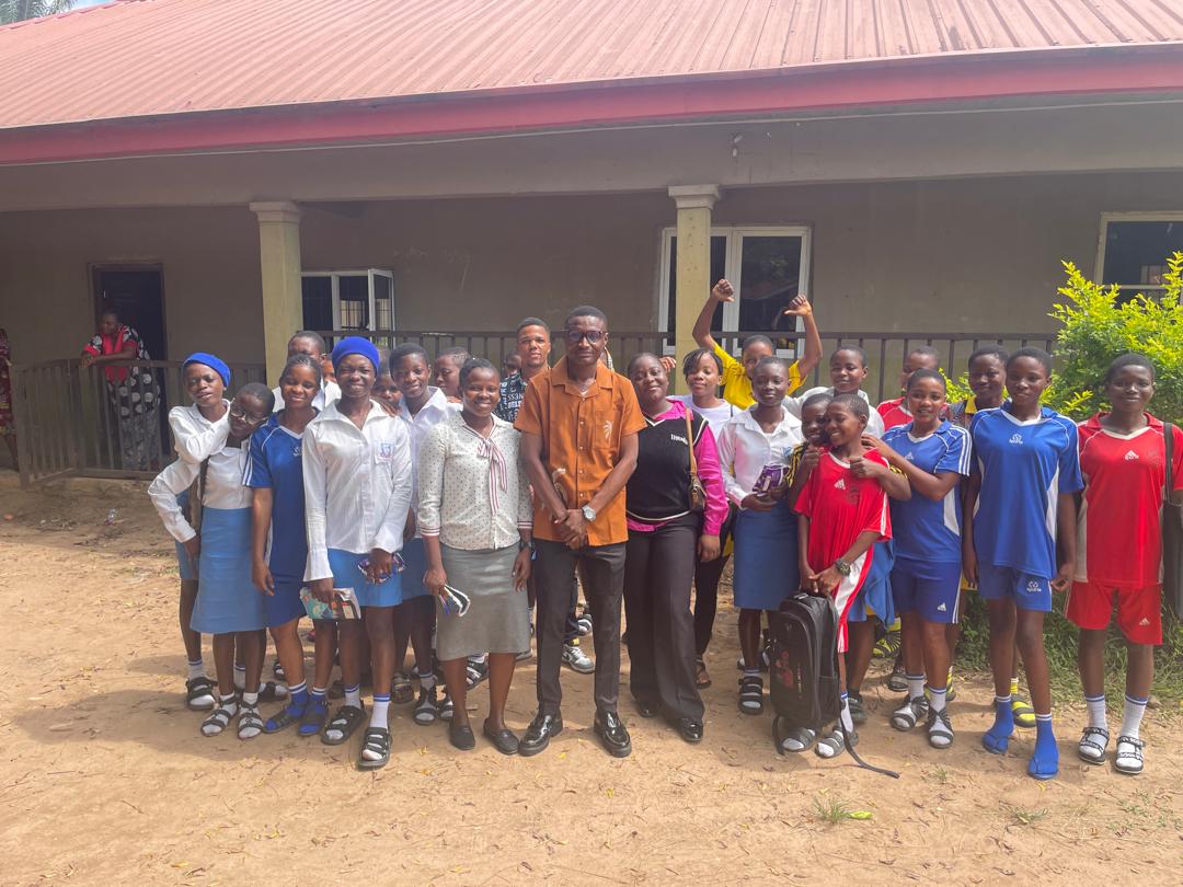 HEALSociety_'s tweet image. Menstrual health is more than hygiene — it’s confidence, empowerment, and protection. Together, we’re breaking the silence, one pad and one conversation at a time. 
#BeyondProtection #HEALABSU #PadAGirlChildDay #MenstrualHealthEducation #GirlChildEmpowerment #ProtectTheGirlChild