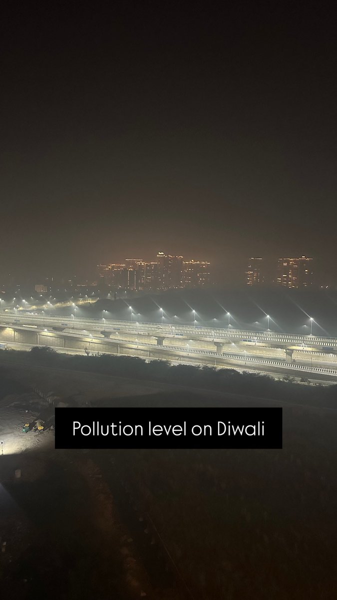 flyingbeast320's tweet image. Every Year, #Diwali gets blamed for a #Pollution. Yes, pollution level spikes for a day or two, but it quickly drop back again.
.
Bigger Problem- Already Polluted air caused by other factors including Stubble burning.
.
Due to unfortunate floods in Punjab, Stubble burning is down…