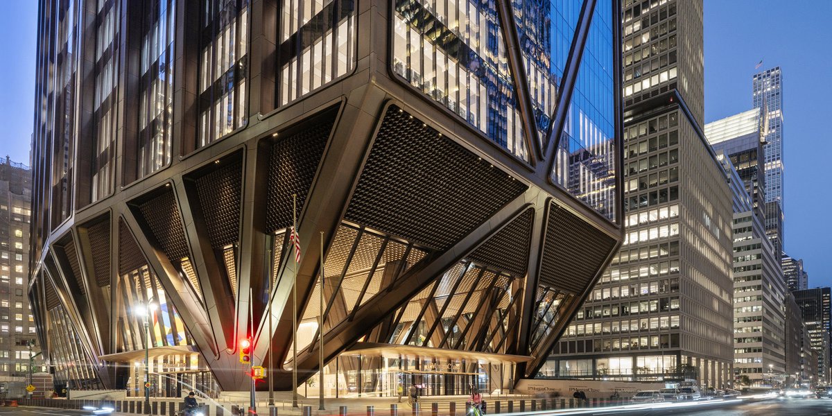 TheB1M's tweet image. New York has a new icon. After several years of construction, today marks the official opening of 270 Park Avenue, a $3BN skyscraper that will become the global headquarters of JP Morgan Chase. 

Designed @FosterPartners, the supertall structure stands 423-metres above the…