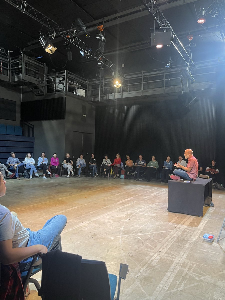 ElaineRicon's tweet image. Comenzamos la 4 ED del curso de Profundización LÓVA en el RTR con el taller de Narración y escritura  dramática “y entonces no pasó nada” con Emilio Tomé. Bienvenidos! @javiersobrino9 @MalenaRubio @annascka @EvaFdezCabani #IF_CMadrid @educacmadrid @Teatro_Real