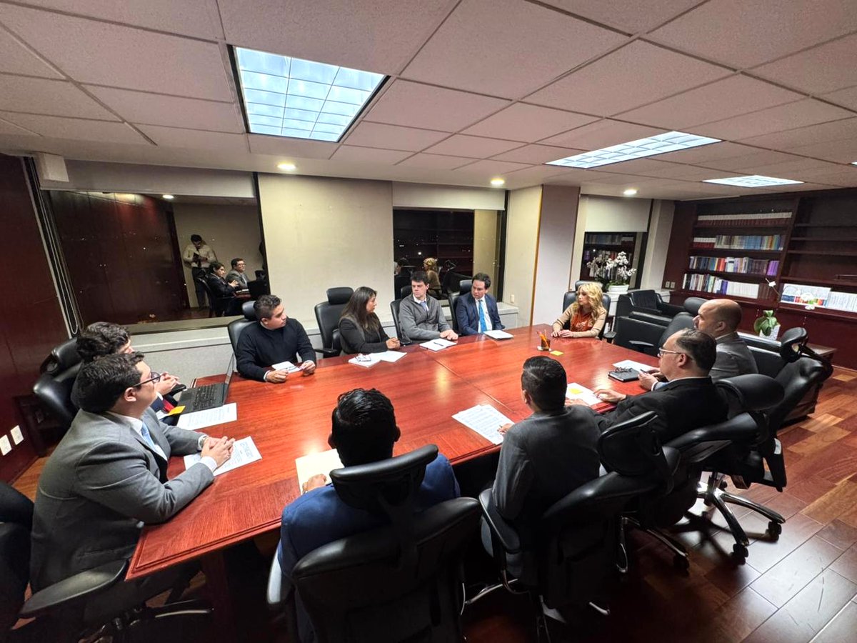 LRomo18's tweet image. 👩‍⚖️Sostuvimos una reunión de trabajo con el equipo que integran las diferentes comisiones de área en el @OAJ_Mex. Conformando así, nuevos proyectos que fortalecerán la impartición de justicia. ⚖️
#NuevoPoderJudicial #JusticiaParaTodos