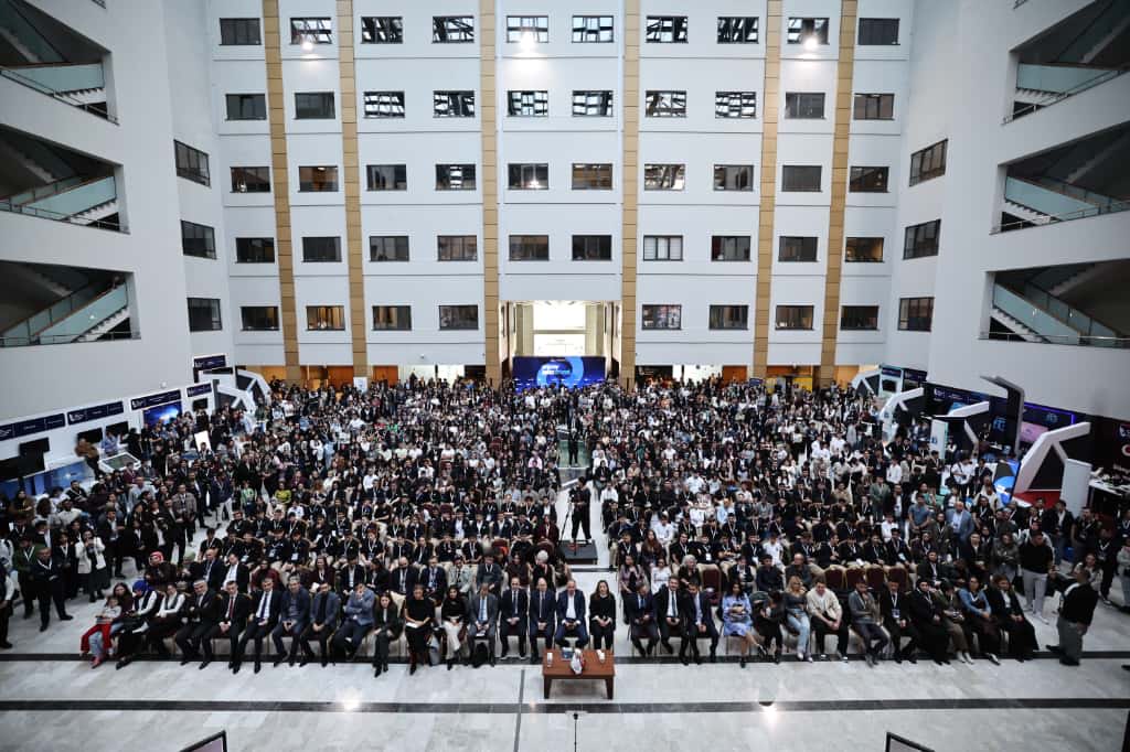 Güzel bir gün☺️

@btkakademi, @GoogleTurkiye ve @Girvak iş birliğiyle düzenlenen Yapay Zekâ Zirvesi ’25’te, ülkemizin geleceği olan gençlerimizle bir aradaydık.

Makinelerin düşünebildiği, yapay zekânın dünyayı yeniden şekillendirdiği bu heyecan verici dönemi ve geleceğin sunduğu