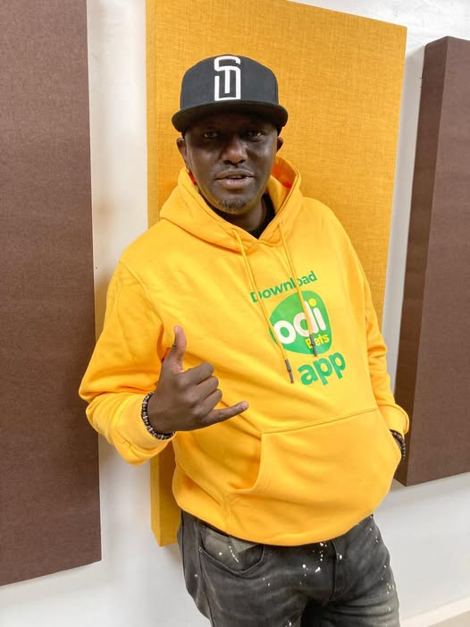 HipHop Republik on your stereo 📻
Story za HipHop kibao both Mtaani na Majuu !!  Tunakuchezea your favorite jams so hizo requests zikam through !!!   
#HipHopRepublik na <a href="/Curtiswakijeey/">Mohamed Kariuki</a>
Share your music here: hiphoprepublik895@gmail.com