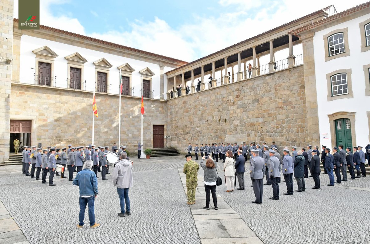 📢 Inauguração Oficial das Comemorações do Dia do Exército 2025

🎼 “A Portuguesa” rompeu o silêncio da Praça da Sé, acompanhando o solene hastear da Bandeira Nacional e assinalando o início oficial das Comemorações do 𝐃𝐢𝐚 𝐝𝐨 𝐄𝐱é𝐫𝐜𝐢𝐭𝐨 𝟐𝟎𝟐𝟓 na “Cidade Museu”.
