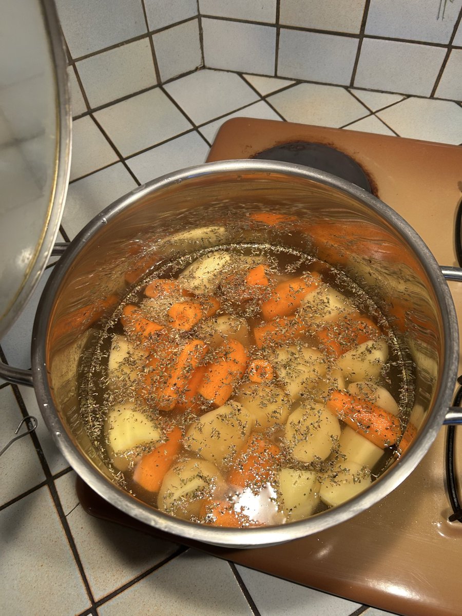 Ce soir, bouillon de légume ! 

(Oui, vivre loin d’un KFC est entrain de faire de moi un monstre…)