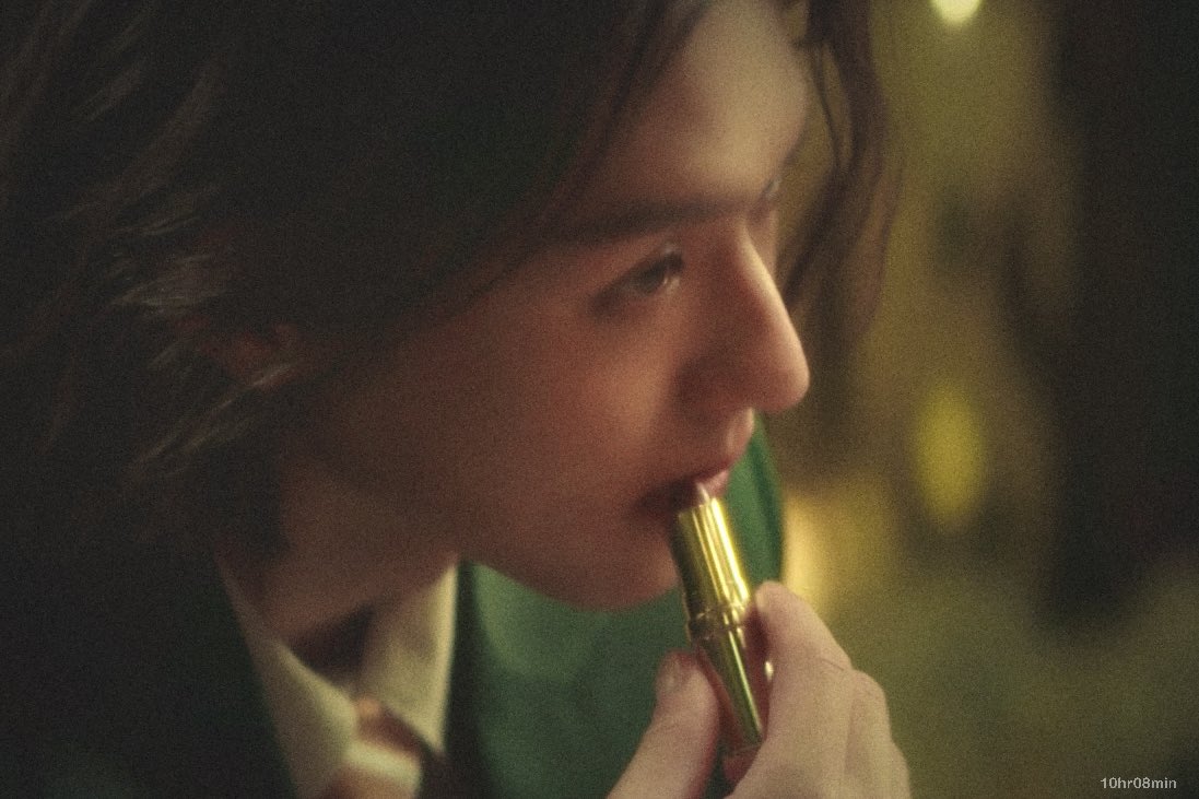 10hr08min's tweet photo. 🍷

#นับหนึ่ง #Bbillkin https://t.co/MnraXdqfGp