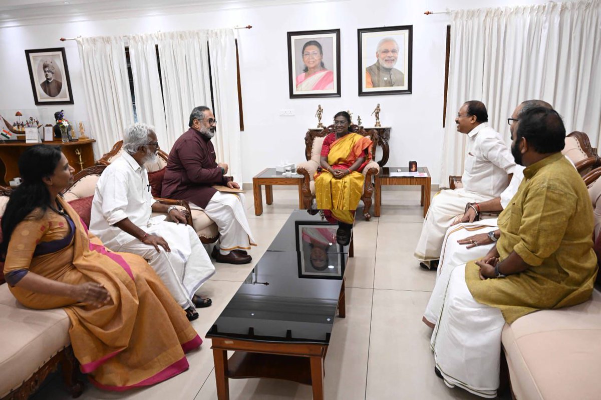 Delegation led by BJP State President Shri Rajiv Chandrashekharji met the Honorable President Smt. Draupadi Murmu Ji at Raj Bhavan and brought to the notice of the looting being done by the Pinarayi Vijayan government at Sabarimala.

ബിജെപി സംസ്ഥാന അധ്യക്ഷൻ ശ്രീ രാജീവ്