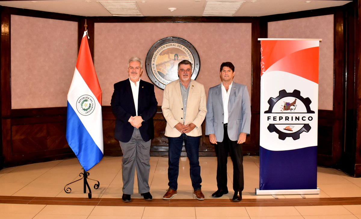 arp_py's tweet image. LA FEPRINCO ELIGIÓ A SUS NUEVOS PRESIDENTES Y MIEMBROS DE LA DIRECTIVA
La institución estará presidida por el Dr. Daniel Prieto Davey por la Producción, por el Ing. Enrique Duarte por la Industria y por el Ing. Iván Dumot por el Comercio.
👉acortar.link/icUtTm