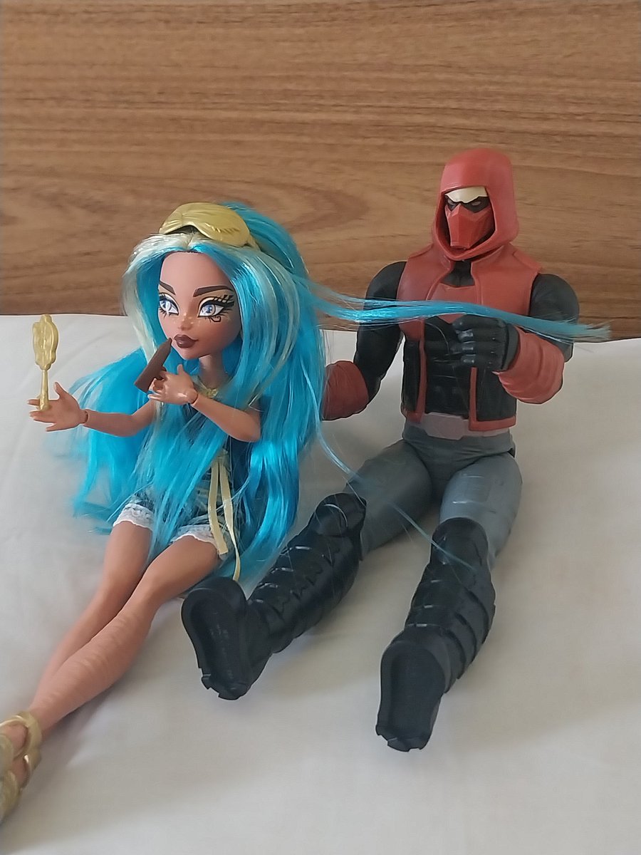 He's one of the girls!! 🎀