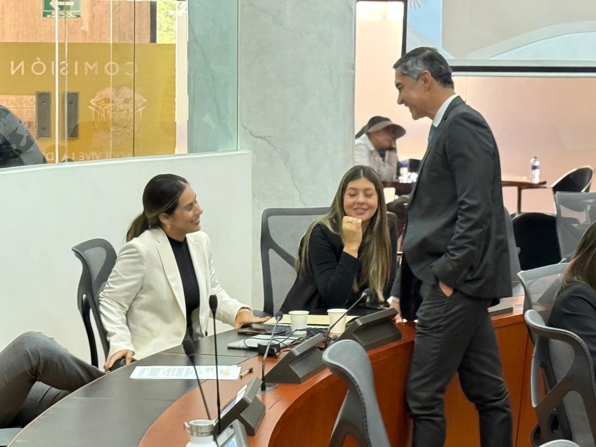 Desde la Comisión Tercera seguimos impulsando iniciativas para el desarrollo económico y social del país. 🇨🇴

Hoy participamos en el primer debate de los proyectos de la Estampilla Pro-Salud de Arauca y el Fondo de Estabilización de Precios del Plátano.