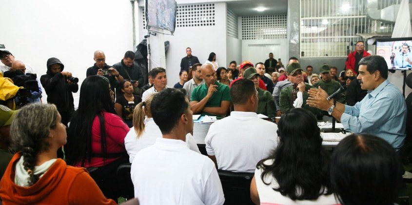 CamilaM79795961's tweet image. El presidente Nicolás Maduro anunció la entrega de 20.740 obras comunitarias en todo el país, como parte del programa 1x10 del Buen Gobierno.Venezuela
#ObrasComunitarias
#1x10DelBuenGobierno
#PoderPopular #GobiernoBolivariano
venezuela-news.com/presidente-mad…