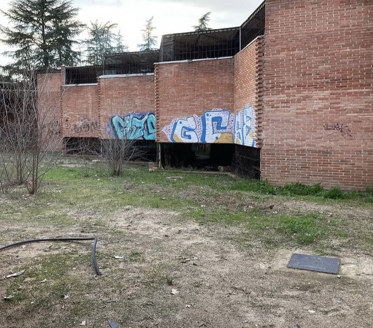 Que sí, lo de Rosalía, yo mismo lo he contado en RNE, pero dejadme compartir esta buena noticia: hoy ha empezado la fase 2 para completar la restauración del Pabellón de los Hexágonos, de Corrales y Molezún. Representó a España con éxito en la Expo Universal de Bruselas de 1958.