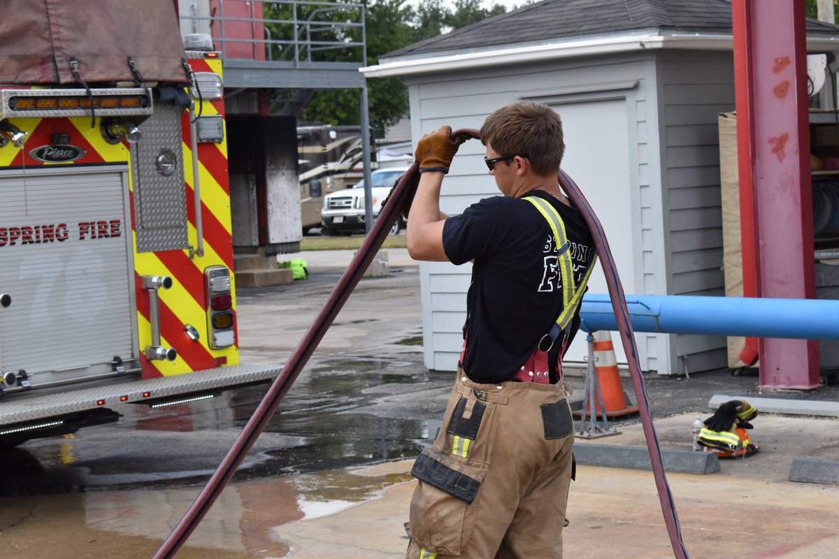 Springfdtx's tweet image. Spring Fire's newest firefighters are in week two of their orientation academy. This morning's agenda -- hose skills.
#TrainingTuesday #firefighters #springtx