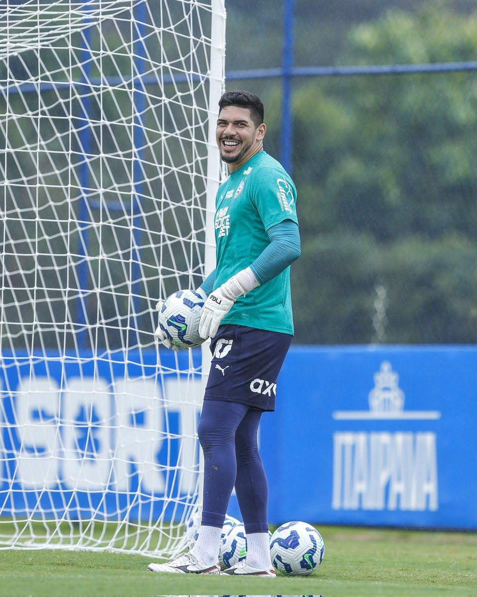 ecbahia's tweet photo. 🟦🟥⬜ Esquadrão pronto ⬜🟥🟦
Elenco fez único treino pro jogo de amanhã na Fonte. Leia mais ➡️ https://t.co/mi8wfYsiAq #BahiaDasArtes #BBMP https://t.co/tJMeplthRx