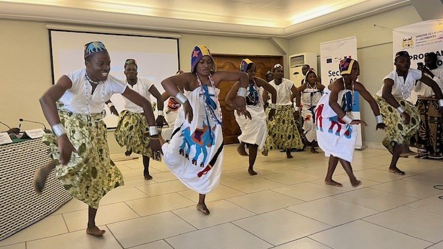 UEauBenin's tweet image. Lancement du projet #SecFinAfrica : A travers ce projet, l’🇪🇺 et ses partenaires, interviennent en #Afrique de l’Ouest pour renforcer l’efficacité de la #lutte contre les flux financiers illicites liés à la criminalité et au #terrorisme, au #blanchiment de capitaux.
#CENTIF
#giz