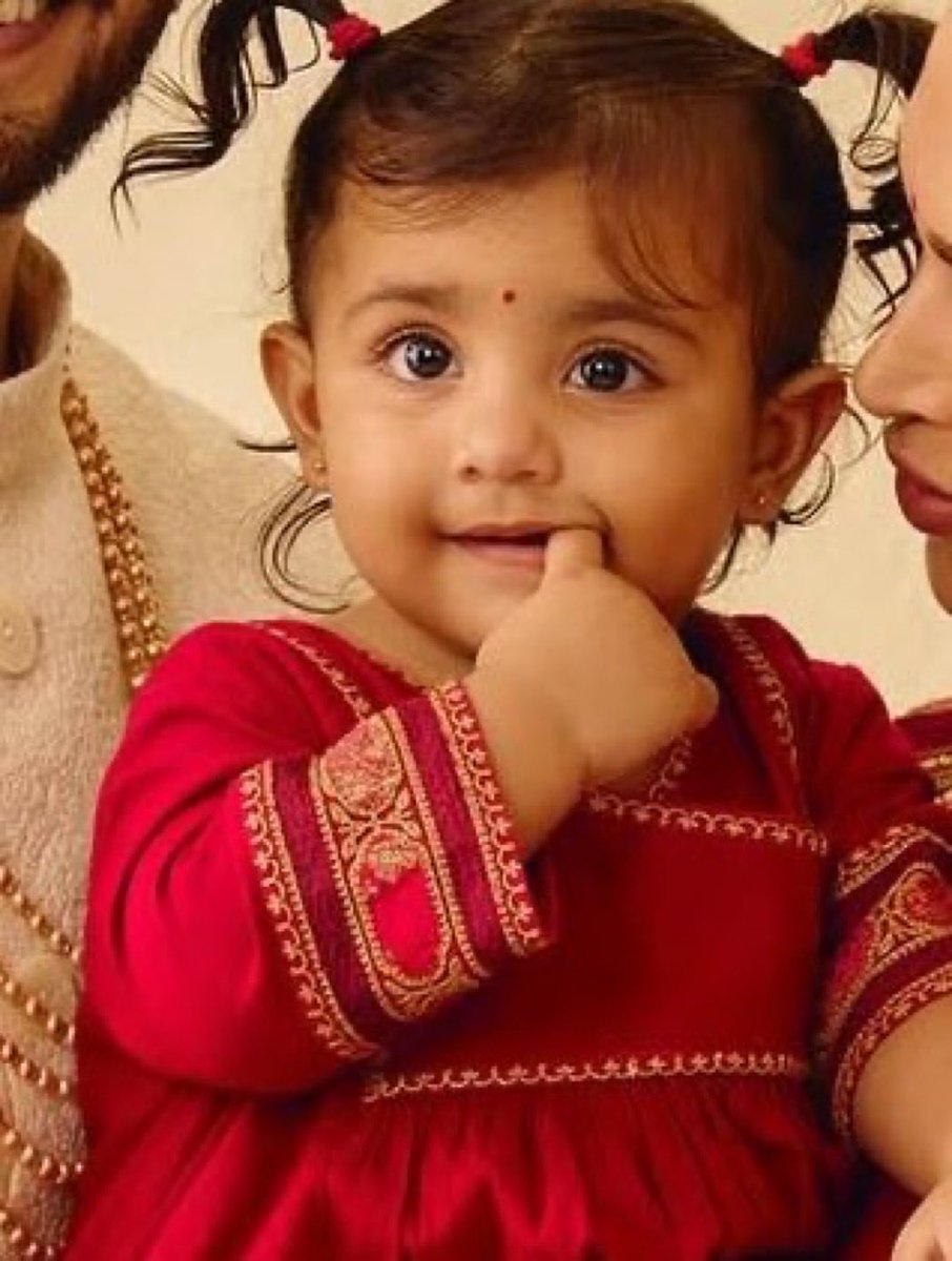 deepekachu's tweet image. DUA PADUKONE IS SO PRETTY THAT WHOLE INTERNET THOUGHT SHE WAS AI 😭🧿