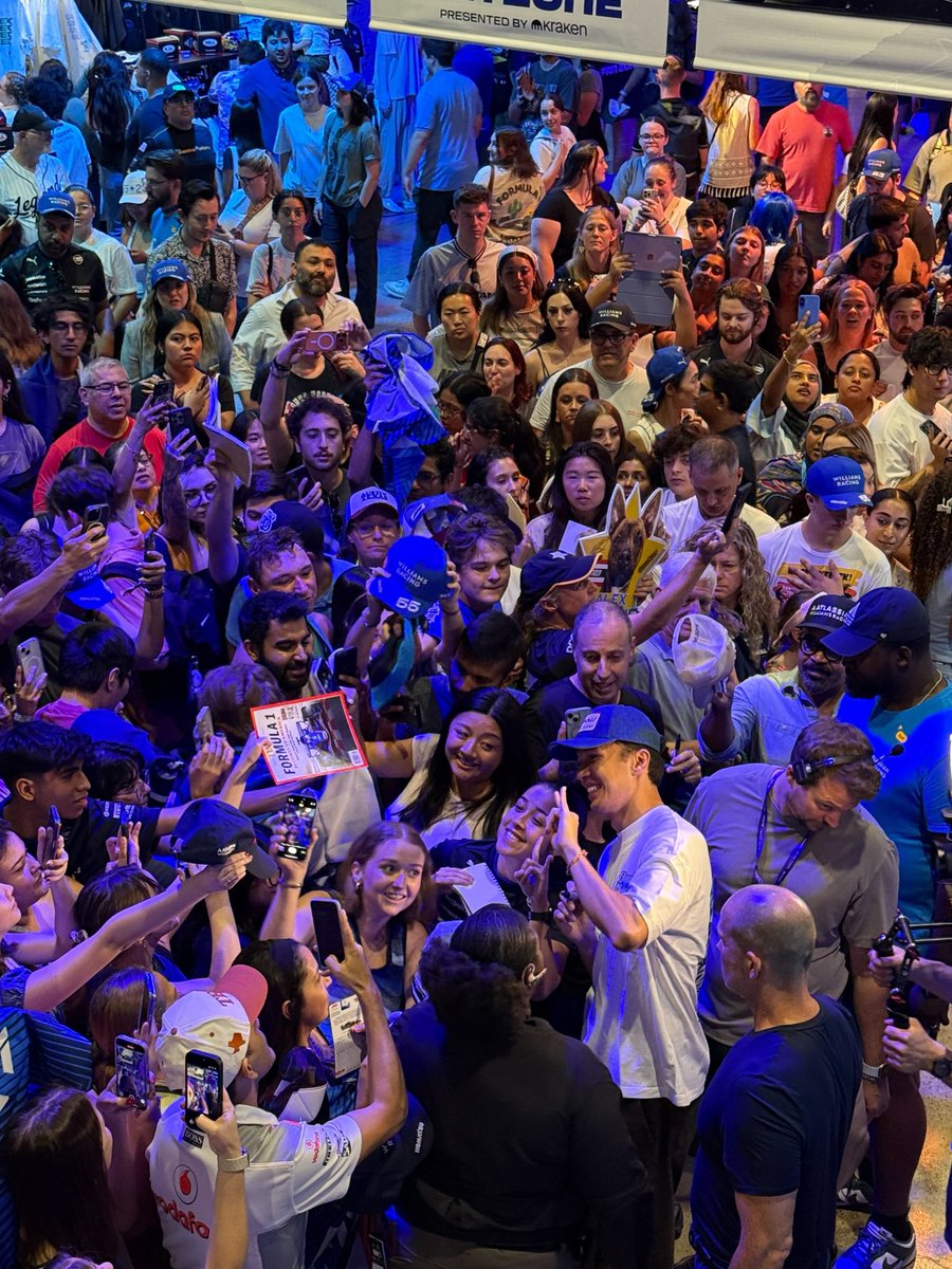 alex_albon's tweet image. Save a horse