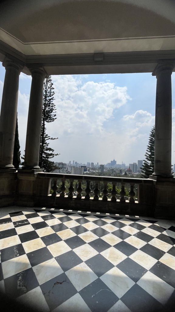 Nmeza1201's tweet image. Buenos días a tod@s que tengan un día repleto de bendiciones y alegrías #CastillodeChapultepec
