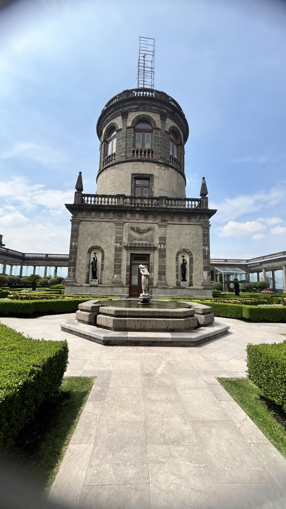 Nmeza1201's tweet image. Buenos días a tod@s que tengan un día repleto de bendiciones y alegrías #CastillodeChapultepec