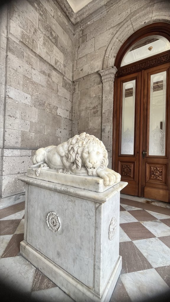 Nmeza1201's tweet image. Buenos días a tod@s que tengan un día repleto de bendiciones y alegrías #CastillodeChapultepec